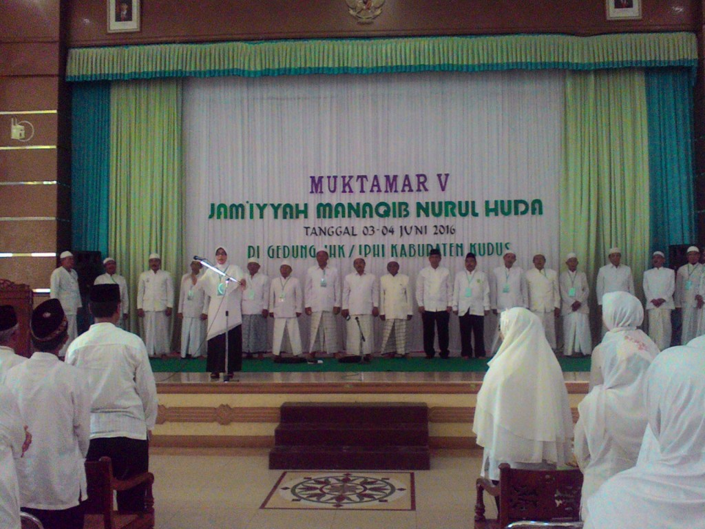 Acara Pembukaan Muktamar Kelima Manaqib Nurul Huda bersama PR Sukun di Gedung JHK Kudus, berlangsung khikmad, Jumat (3/6/2016).