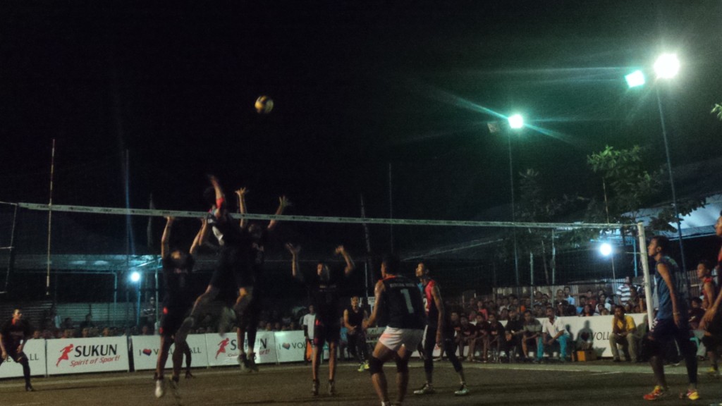 Tim Berlian Muda mengerahkan segenap tenaga saat meraih tiket semifinal Sukun Bintaraya Cup.